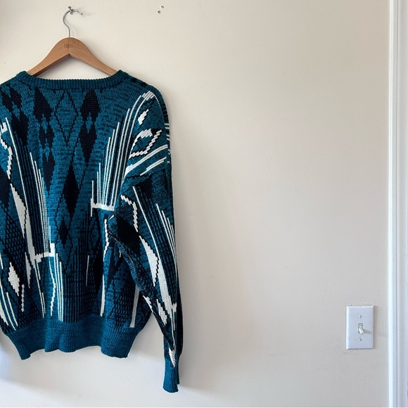 VINTAGE | Men’s Patterned Knit Crewneck Sweater - Picture 4 of 5